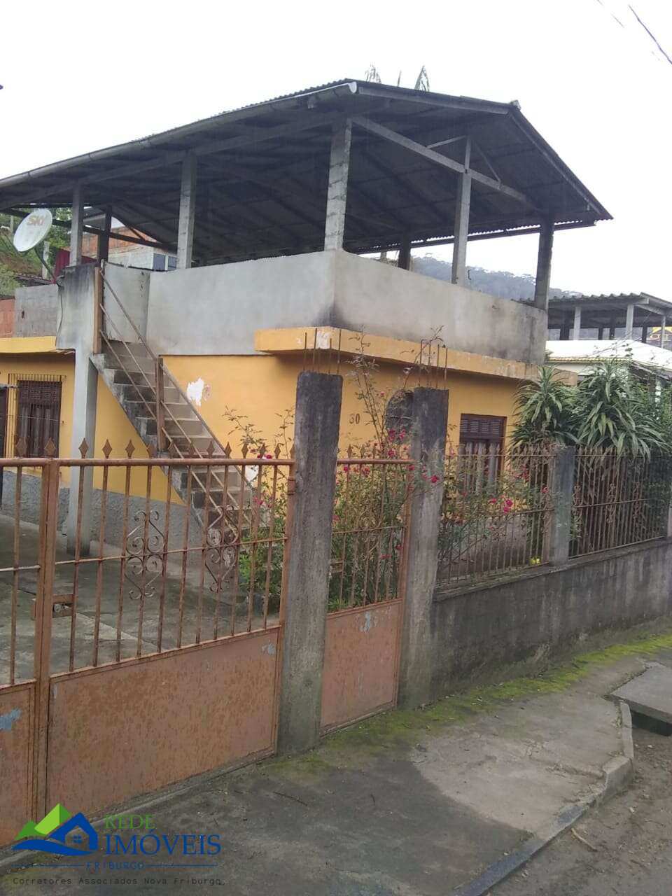 Casa à venda em Nova Friburgo, Nova Suíça, com 2 quartos, 150m² - Alessandro Cardoso Imóveis