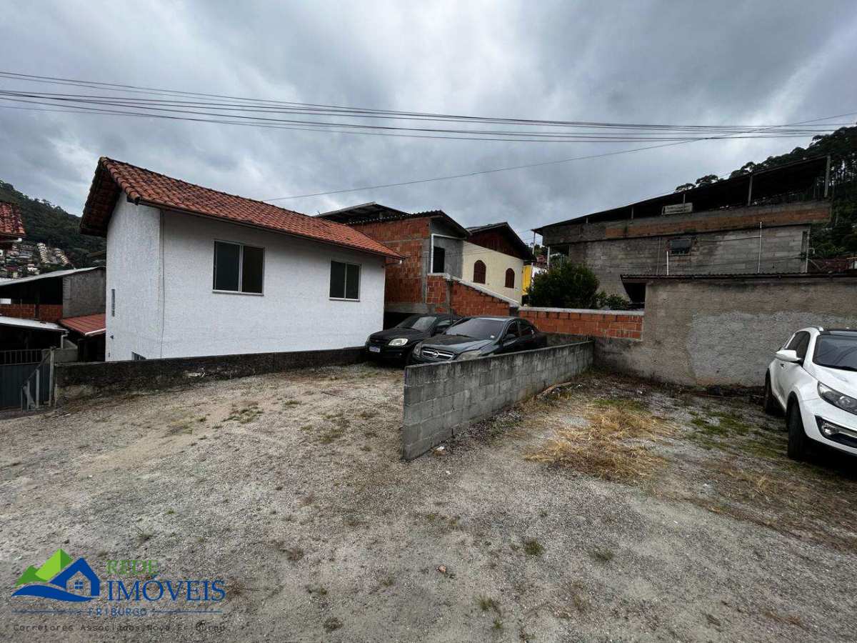 Vendo Casa Duplex em Varginha com 2 Quartos e Vaga de Garagem