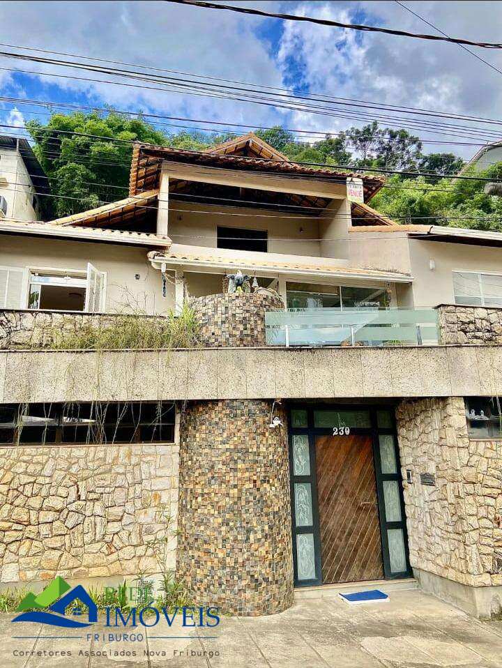 Vendo Linda Casa no Vale do Sol com 5 Quartos