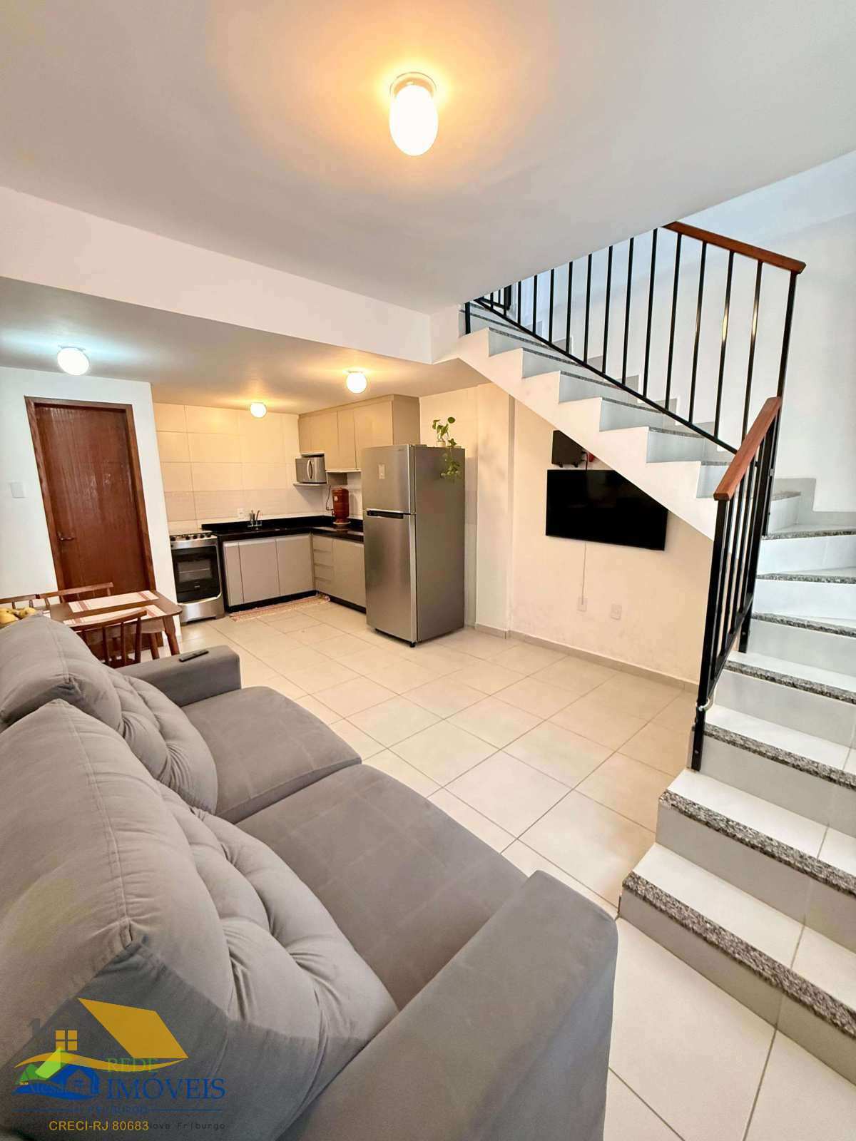 Casa Duplex à Venda em Parada Foly, Nova Friburgo | 2 Quartos e Financiamento Caixa