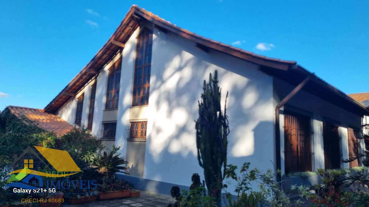 Casa à Venda no Parque Santa Elisa, Nova Friburgo | 4 Quartos, Energia Solar e Área de Lazer