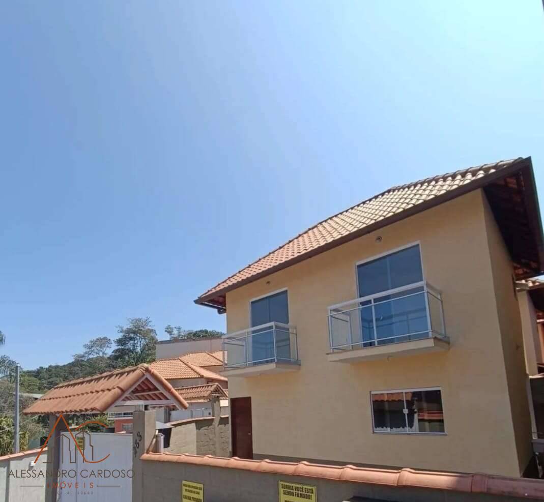 🏡 Casa à Venda em Nova Suíça | 2 Quartos com Sacada, Quintal e Garagem