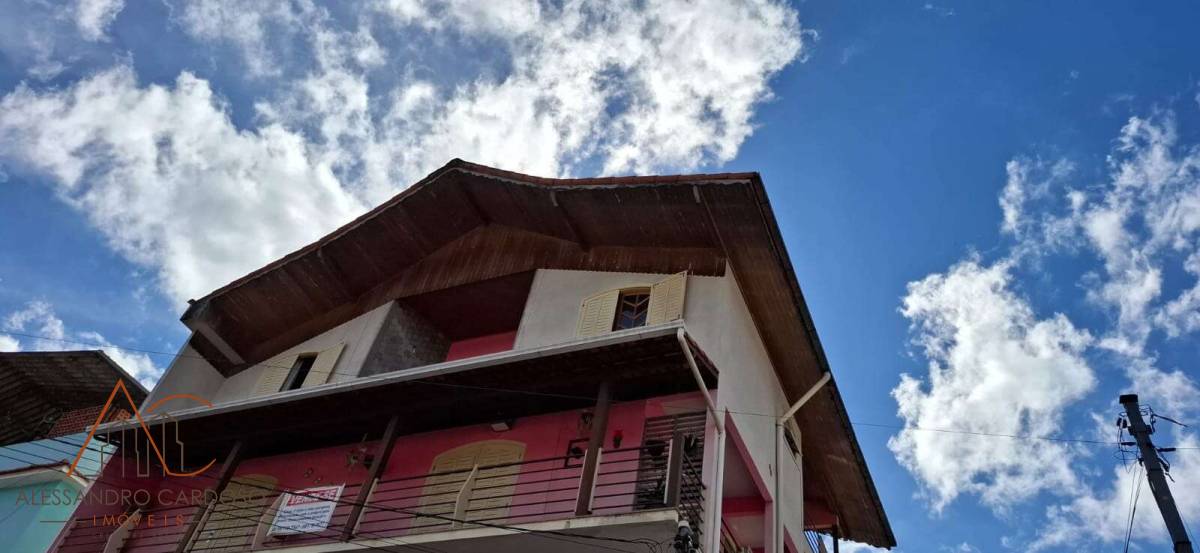 Casa à Venda na Chácara do Paraíso, Nova Friburgo | 4 Quartos e Suíte com Hidromassagem - Alessandro Cardoso Imóveis