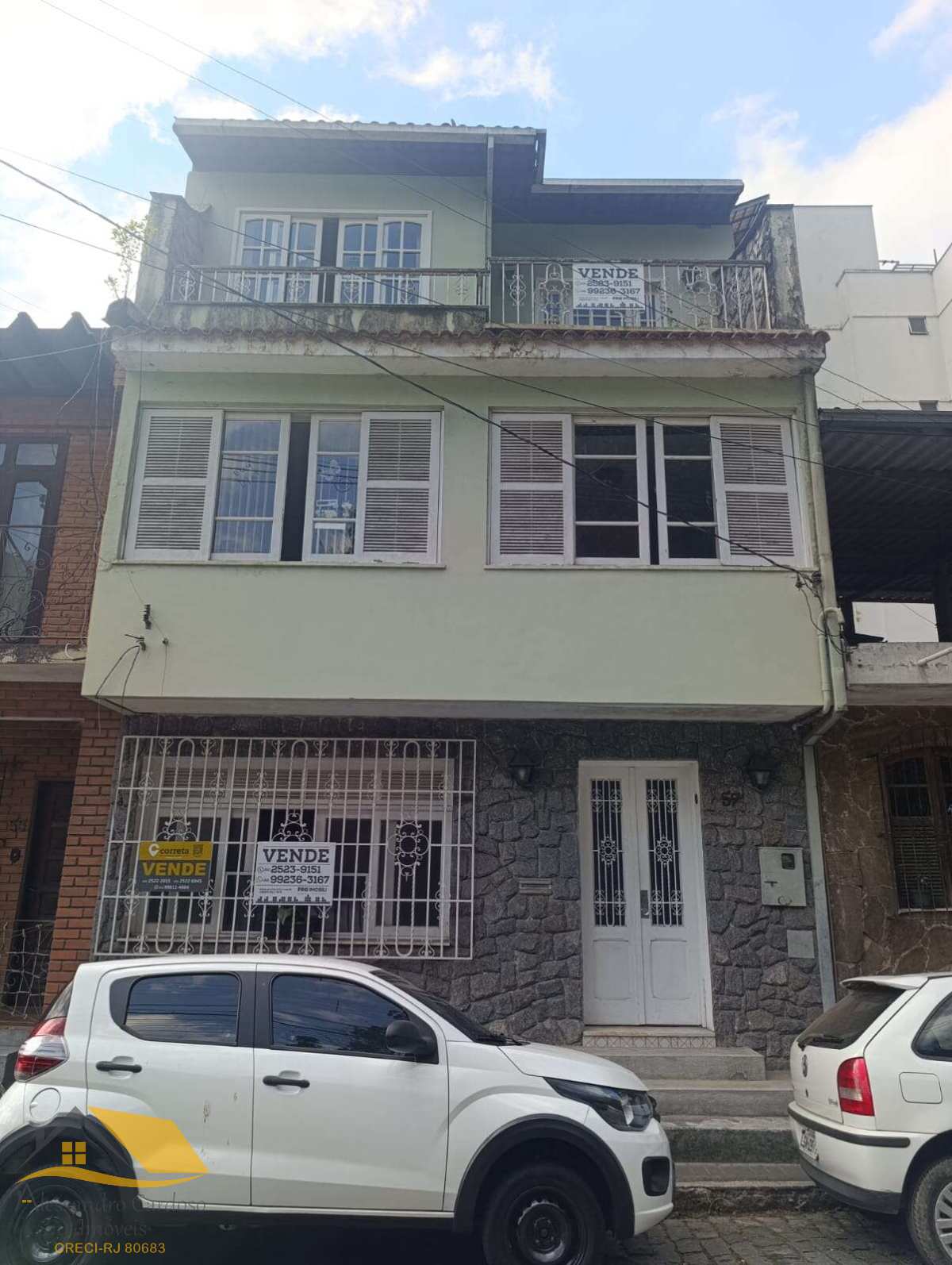 Casa à Venda no Centro de Nova Friburgo | 5 Quartos, 198 m² e Potencial Comercial