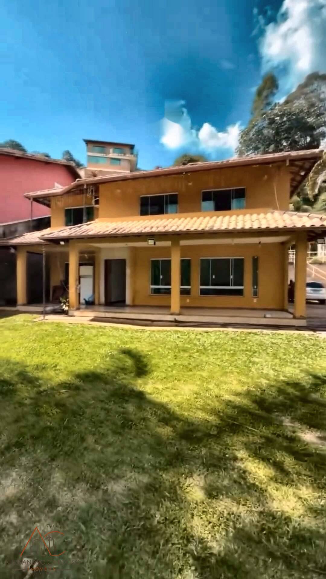 Casa à venda no Parque Santa Elisa, Nova Friburgo | 4 quartos e terreno de 642 m² | 4 Quartos e 3 Suítes