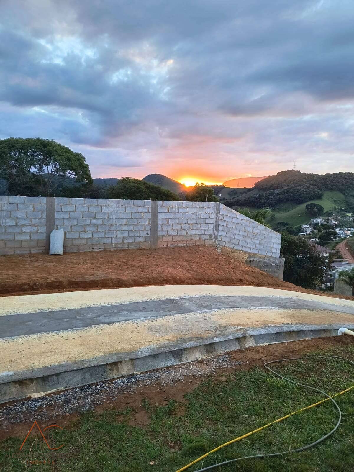 Chácara à Venda em Bom Jardim, Alto de São José | 2 Quartos, 2 Casas e Vista para as Montanhas
