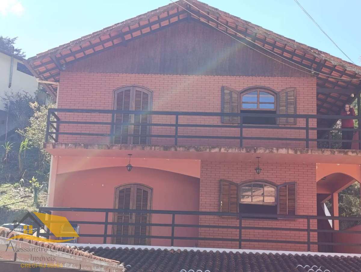 Casa à Venda no Parque Dom João VI em Nova Friburgo | 2 Suítes, Garagem e Aceita Financiamento - Alessandro Cardoso Imóveis