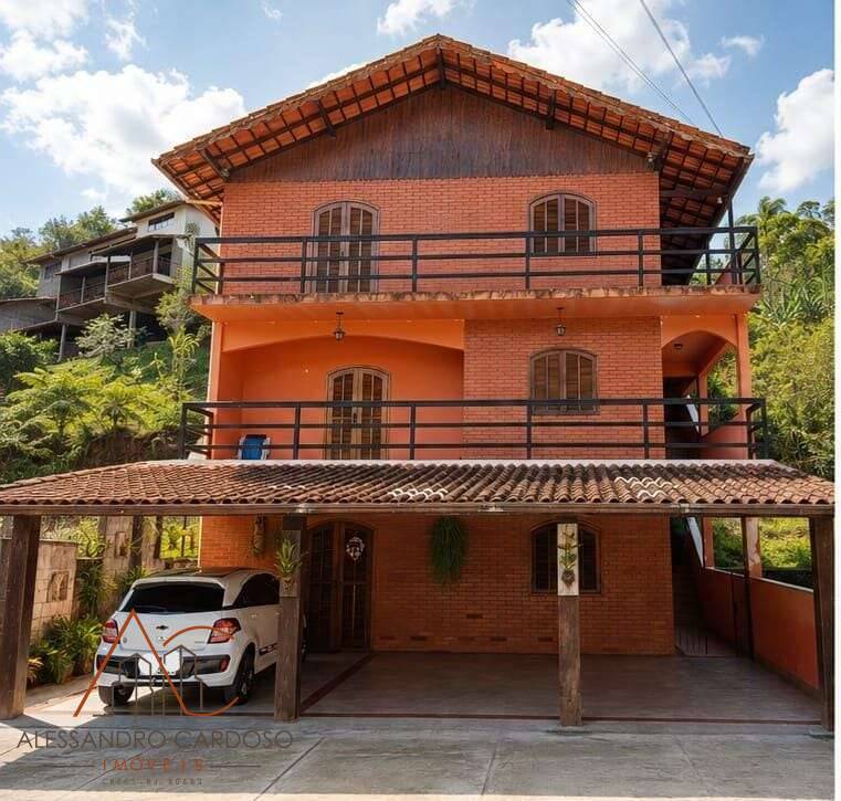 Casa à Venda no Parque Dom João VI em Nova Friburgo | 2 Suítes, Garagem e Aceita Financiamento